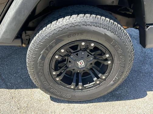 Black Clearcoat 2011 Jeep Wrangler Unlimited Rubicon