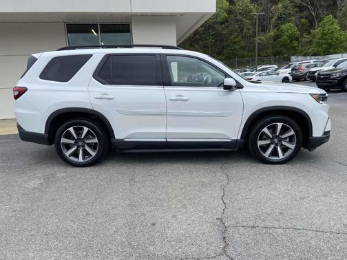 White 2024 Honda Pilot Elite