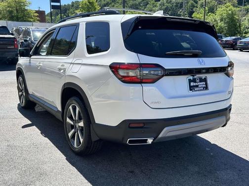 White 2023 Honda Pilot Elite
