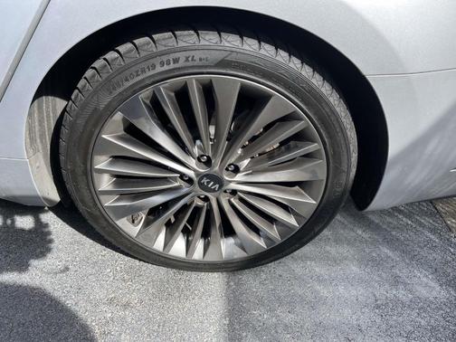 2017 Kia Cadenza SX Limited