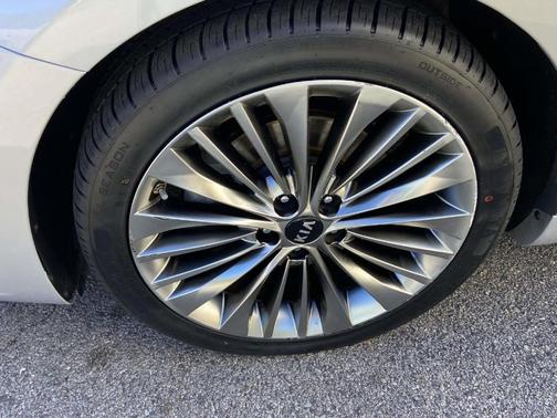 2017 Kia Cadenza SX Limited