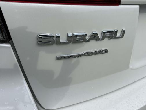 Satin White Pearl 2011 Subaru Outback 2.5i Limited