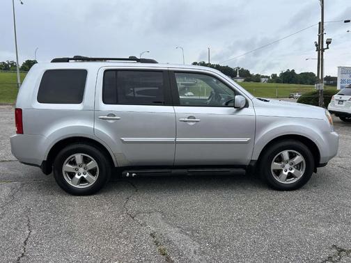 Silver 2011 Honda Pilot EX-L