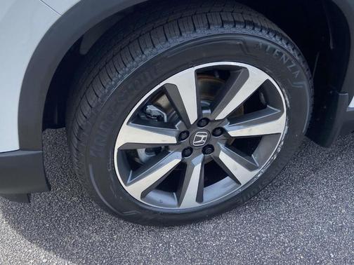 White 2023 Honda Pilot Elite