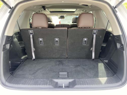 White 2023 Honda Pilot Elite