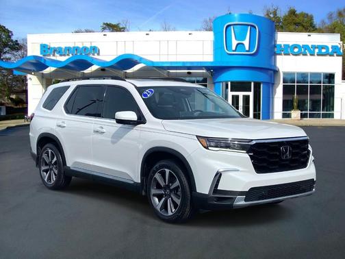 White 2023 Honda Pilot Elite