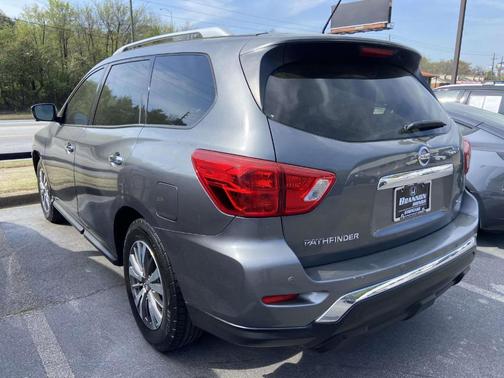 2018 Nissan Pathfinder SL