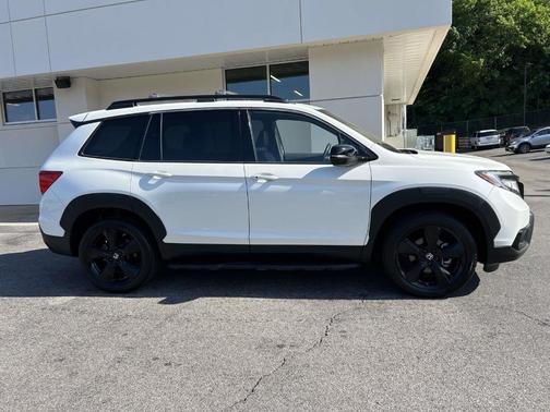White 2019 Honda Passport Elite