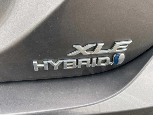 2018 Toyota Camry Hybrid XLE