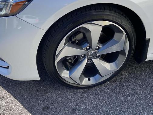 2019 Honda Accord Touring 2.0T