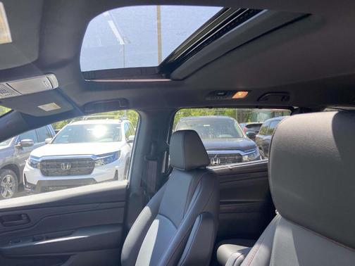 Platinum White Pearl 2026 Honda Odyssey Sport-L