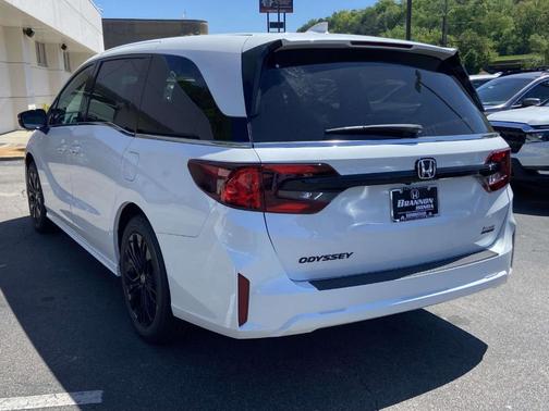 Platinum White Pearl 2026 Honda Odyssey Sport-L