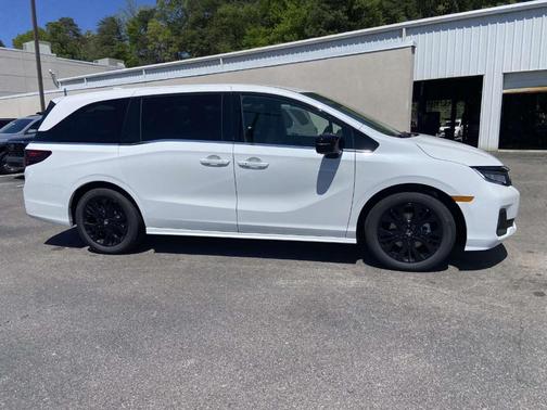 Platinum White Pearl 2026 Honda Odyssey Sport-L