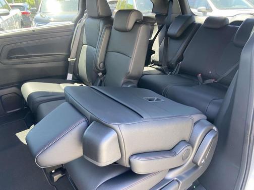 Platinum White Pearl 2026 Honda Odyssey Sport-L