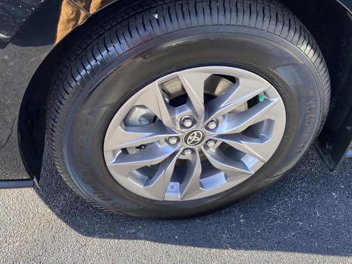 2025 Toyota Sienna XLE 8 Passenger