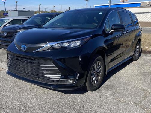 2025 Toyota Sienna XLE