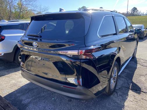 2025 Toyota Sienna XLE