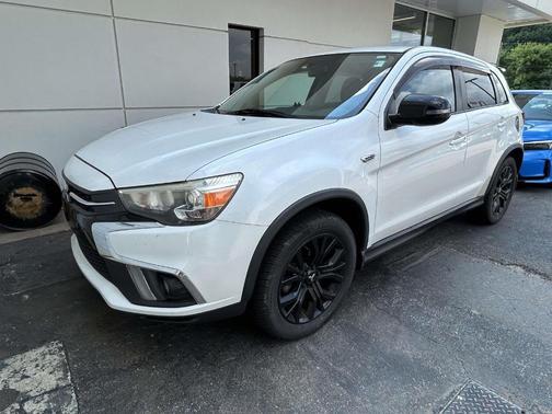 Diamond White Pearl 2018 Mitsubishi Outlander Sport 2.0 LE