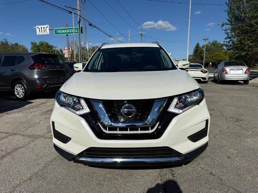 White 2020 Nissan Rogue SV