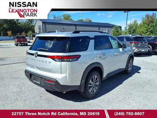 2025 Nissan Pathfinder SV 4WD