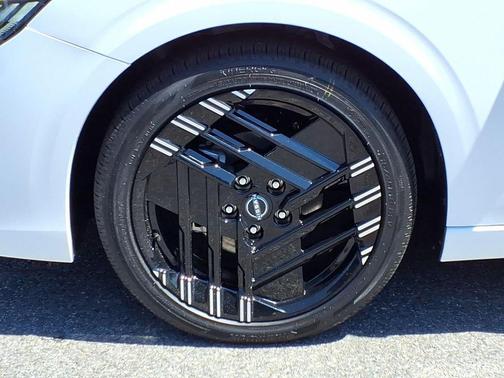 Aspen White Tricoat 2026 Nissan Sentra SR