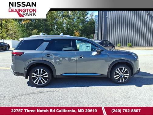 2025 Nissan Pathfinder Platinum 4WD