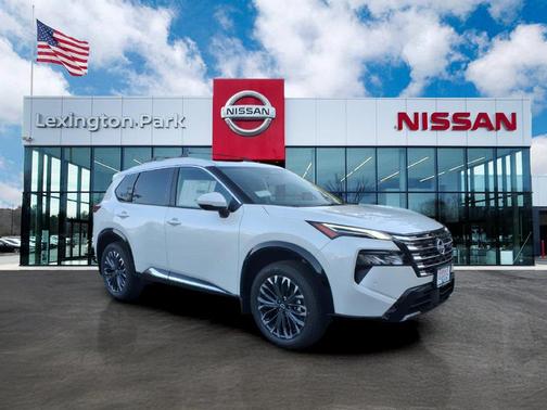 Everest White Pearl Tricoat 2026 Nissan Rogue Platinum
