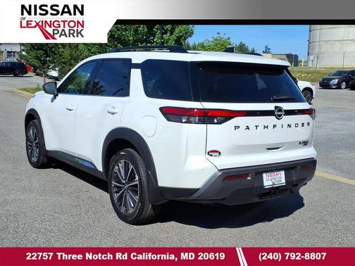 Everest White Pearl Tricoat 2026 Nissan Pathfinder Platinum