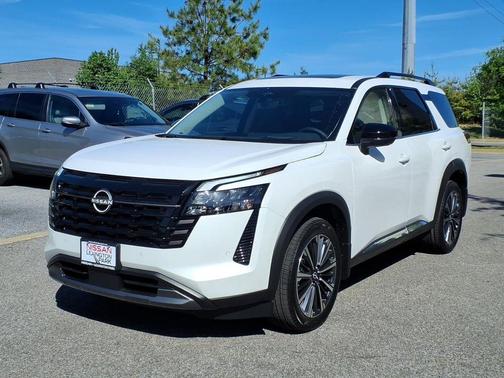 Everest White Pearl Tricoat 2026 Nissan Pathfinder Platinum