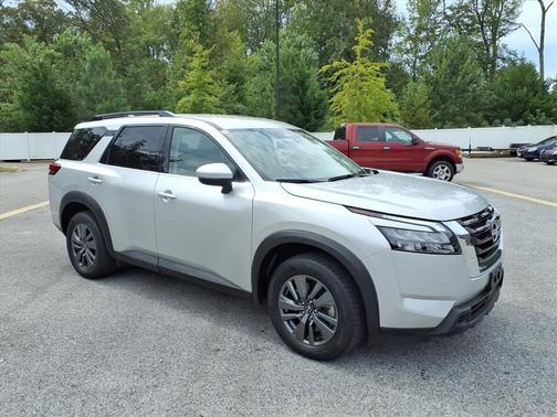2024 Nissan Pathfinder SV 4WD