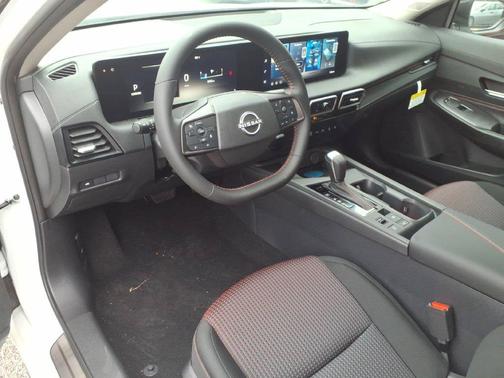 Aspen White Tricoat/Super Black 2027 Nissan Sentra SR