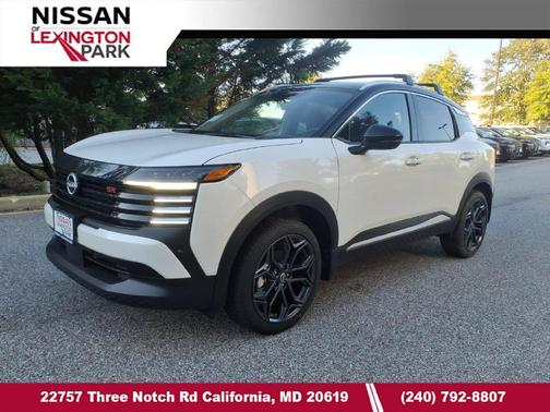 Aspen White Tricoat/Super Black 2026 Nissan Kicks SR