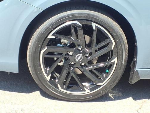 Atlantic Gray Metallic/Super Black 2026 Nissan Sentra SR