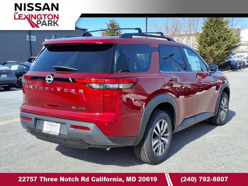 2026 Nissan Pathfinder SL