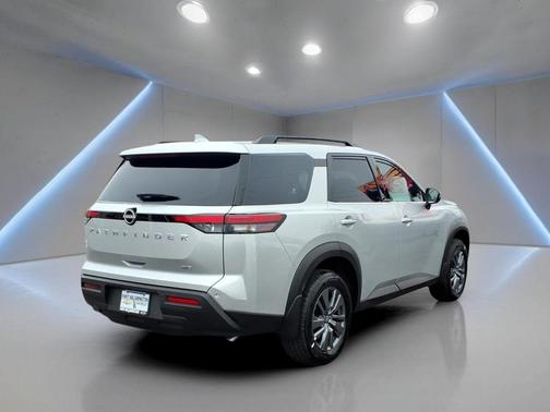 2025 Nissan Pathfinder SV 4WD