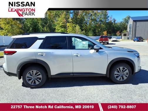 2025 Nissan Pathfinder SV 4WD