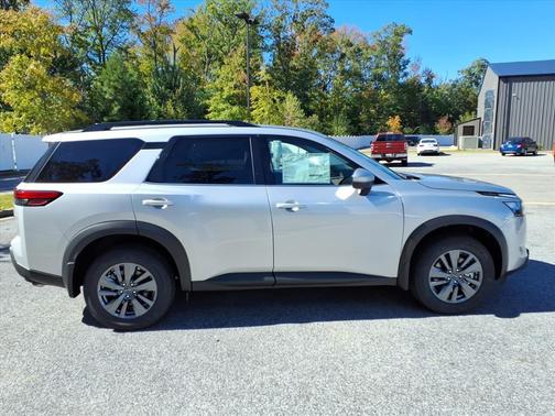 2025 Nissan Pathfinder SV 4WD