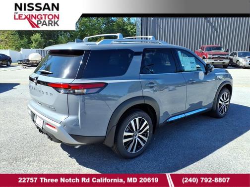 2025 Nissan Pathfinder Platinum 4WD