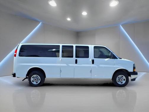 2022 GMC Savana 3500 RWD 3500 Extended Wheelbase LS