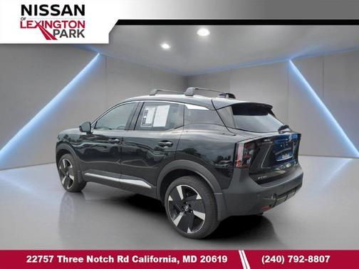 Super Black 2026 Nissan Kicks SR