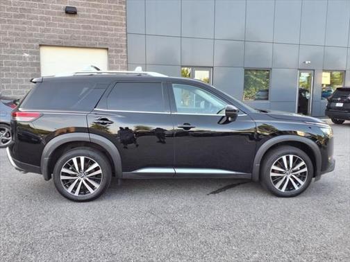 2025 Nissan Pathfinder Platinum 4WD