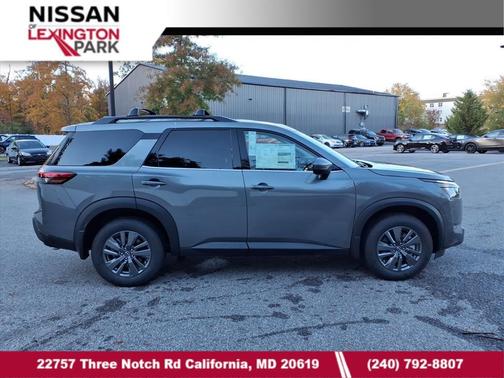 2025 Nissan Pathfinder SV 4WD