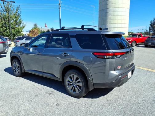 2025 Nissan Pathfinder SV FWD