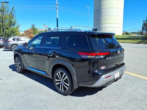 2025 Nissan Pathfinder Platinum 4WD