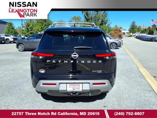 2025 Nissan Pathfinder Platinum 4WD