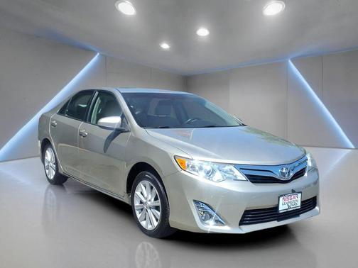 Creme Brulee Mica 2014 Toyota Camry XLE