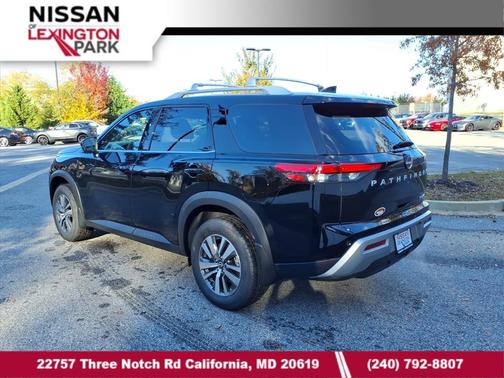 2025 Nissan Pathfinder SL 4WD