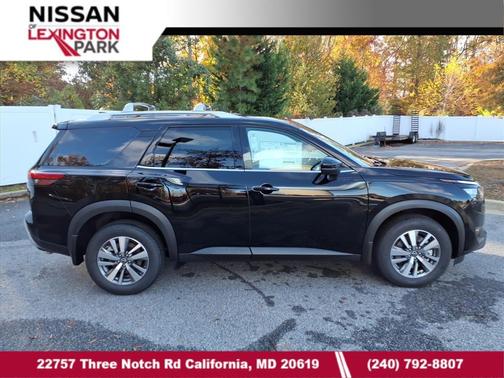 2025 Nissan Pathfinder SL 4WD