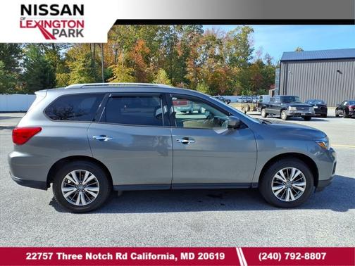 2018 Nissan Pathfinder SV