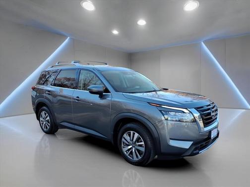2023 Nissan Pathfinder SL 4WD
